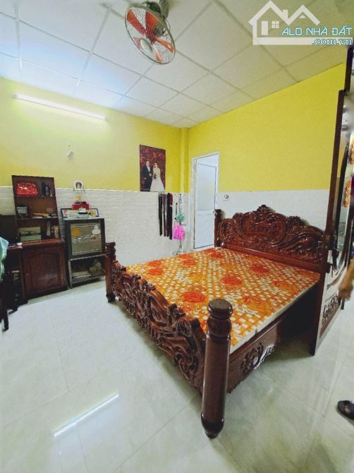 Bán nhà Bà Hom Quận 6, 73m2 (4.7x13m, nở hậu 7m), 2 tầng, 3PN, SHR, giá 5.2 tỷ - 2