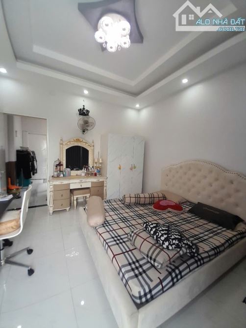NHÀ ĐẸP HOÀNG MINH ĐẠO - 4X17.2M - 4 TẦNG - CHỈ CÓ 8 TỶ - HẺM XE HƠI - 2