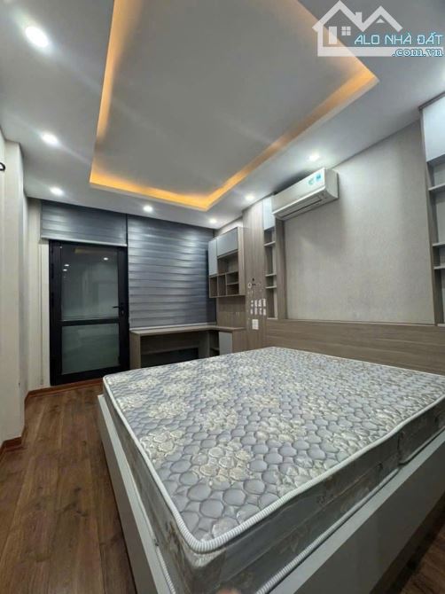 NHỈNH 5 TỶ - DT33M - NHÀ 5 TẦNG PHỐ THẠCH BÀN - LONG BIÊN - NGÕ ÔTÔ - ĐỐI DIỆN AEON. - 2