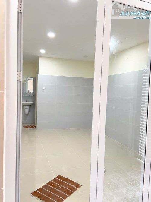 NHÀ 2 TẦNG BTCT MỚI XÂY - 40M2 - GẦN CHỢ PHẠM VĂN BẠCH TÂN BÌNH 3.9 TỶ - 2