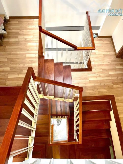 CHỦ ĐỊNH CƯ NƯỚC NGOÀI CẦN BÁN GẤP – NHÀ 4 TẦNG MẶT TIỀN , KD ĐỈNH, VIEW HỒ RẤT THOÁNG - 2