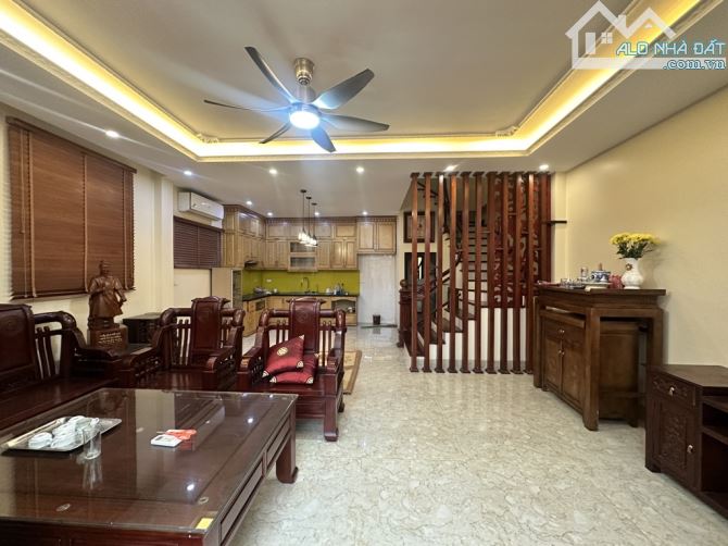 BÁN NHÀ BỒ ĐỀ 90M2, GARAGE Ô TÔ, DÂN XÂY, GẦN MẶT PHỐ, GẦN BV TÂM ANH, TRƯỜNG QUỐC TẾ - 2