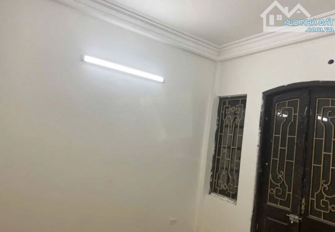 Cho thuê nhà ngõ 117 Thái Hà 4 tầng x 45m2, 4 ngủ, 3 vệ sinh, 14 Triệu - 2
