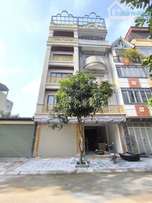 Nhà đẹp nội thất xịn đường to  ngõ Phố Nguyễn Thời Trung DT 56m2 . Giá 17.8 tỷ - 2