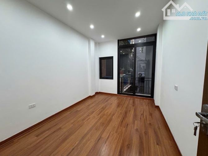 CẦU GIẤY - GẦN Ô TÔ - GẦN PHỐ - NHÀ ĐẸP Ở LUÔN - 2