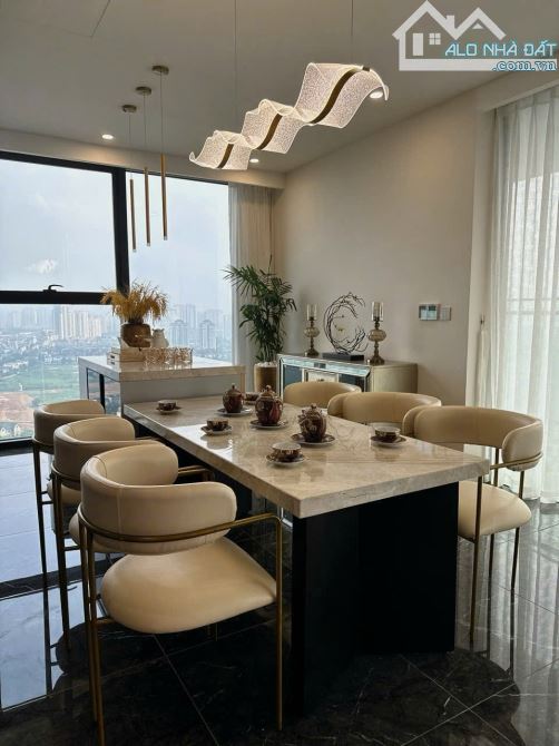 Chủ cần bán gấp căn 141m2, giá 15,5 tỷ bao phí, Sunshine Golden Rive, 3 ngủ 2 vs, Full nội - 2