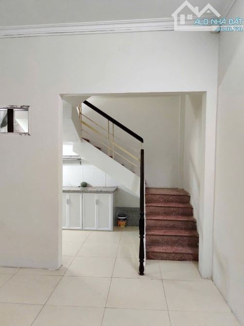 Cho thuê nhà ngõ phố Vũ Thạnh Đống Đa 33m x 4 tầng, giá 11tr/tháng - 2