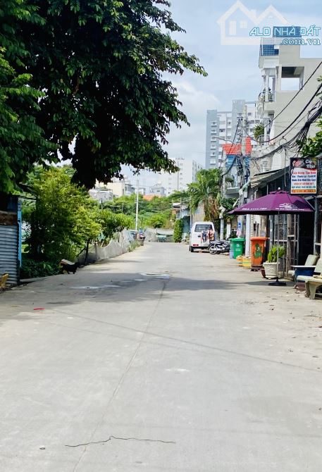 Nhà hẻm thông, đường xe hơi 6m Lê Thị Riêng. DT: 4m x 25m Giá: 5.1 tỷ - 2