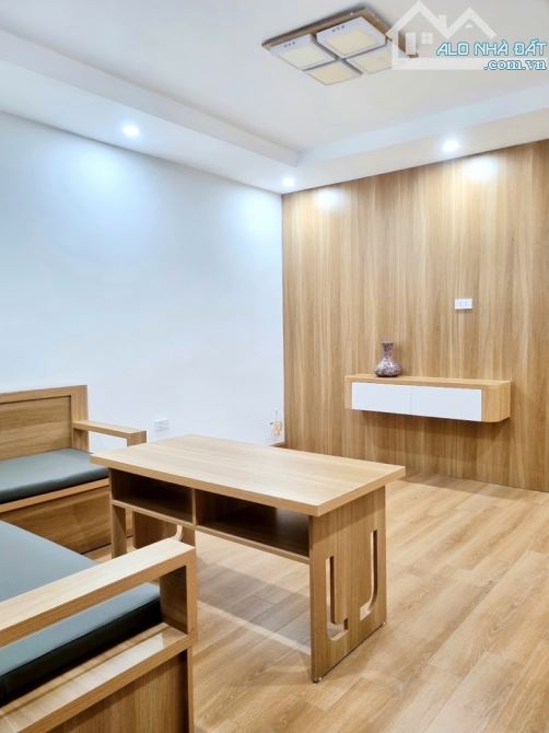 Bán tập thể mặt phố Lương Đình Của-Kim Liên sổ 37m2 diện tích sử dụng 73m2. - 2