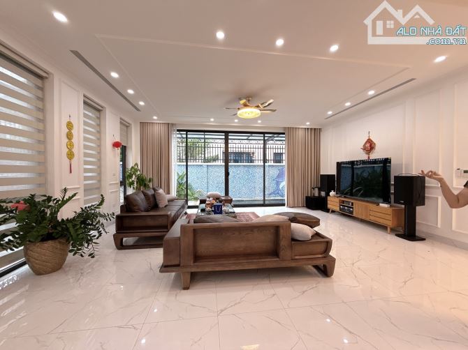 Bán biệt thự KĐT Đặng Xá - 342m2 x 4 tầng - MT 19m - Khu vip - 2