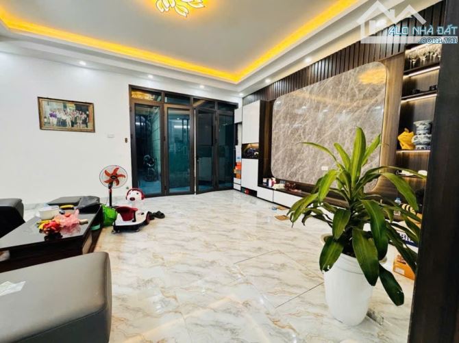 Bán nhà siêu đẹp Kim mã, gần phố, 8 Tỷ 9, DT 45m, mặt tiền 6m, 5 tầng - 2