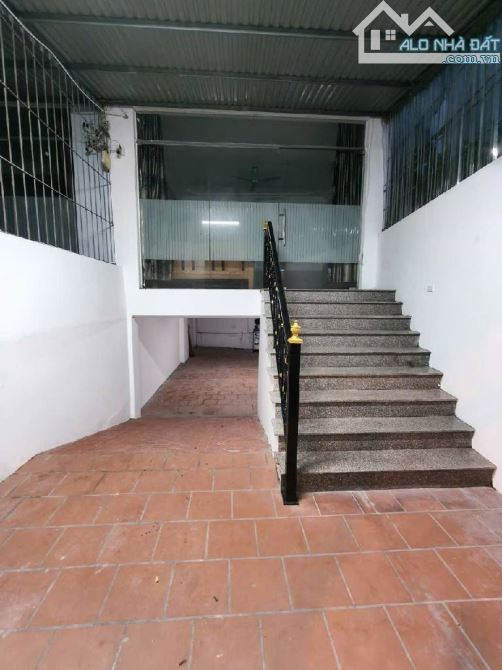 Bán nhà 72m2 xây 1 tầng hầm và 5 tầng nổi Việt Hưng Long Biên , ngõ 3 gác sạch thoáng - 2