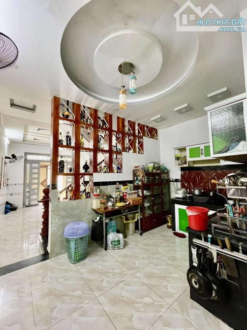 NHÀ 2 TẦNG BTCT MỚI TINH NGANG LỚN GẦN 5M. 54M2 GẦN SIÊU THỊ METRO. GIÁ RẺ CHỈ 3.X TỶ TL - 2
