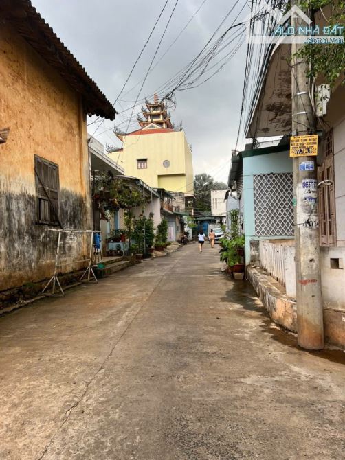 NHÀ GÁC LỬNG GẦN BÙNG BINH KM3 ĐƯỜNG Ô TÔ NÉ NHAU CHỈ 2,99 Tỷ - Loctran - 2