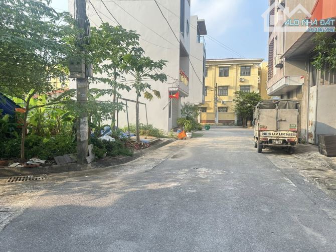 TĐC Đại Áng, DT: 52m, MT:13m Lô gióc, giá 8.1 tỷ. 2 vỉa hè, nhiều nhà cao tầng - 2