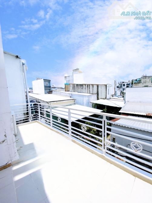 CÁCH  MẶT TIỀN VÀI BƯỚC CHÂN. NHÀ 3 TẦNG.86M2.NỞ HẬU.5PN.ĐANG CHO THUÊ 10TR/TH.4,65TỈ - 2