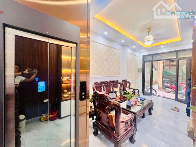 BÁN NHANH NHÀ PHỐ THUỴ KHUÊ DT 45M, 5T, 15,5 TỶ. - 2