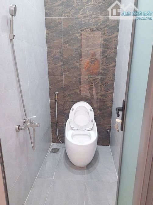 Chủ cần bán nhà Nguyễn Huy Lượng Phường 14 Quận Bình Thạnh, vị trí đẹp, giá chỉ 3TY5, SHR - 2