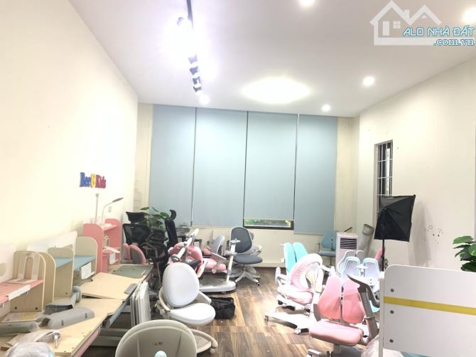 Bán nhà phân lô Ngụy Như Kon Tum, Vỉa hè, vườn hoa- Kinh doanh- 50m2x 5 tầng, MT4m 19.8 tỷ - 2