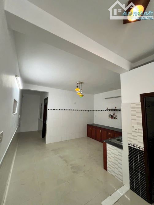 Bán nhà 3 tầng MT Nguyễn Nhàn Cẩm Lệ - 2