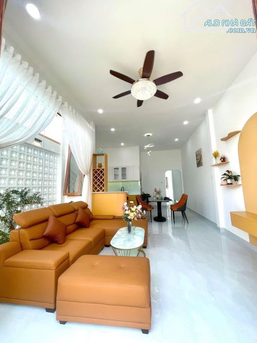 NHÀ CẤP 4 GIÁ CHỈ HƠN 1 TỶ CHÚT XÍU LÀ SỞ HỮU NGAY - 2