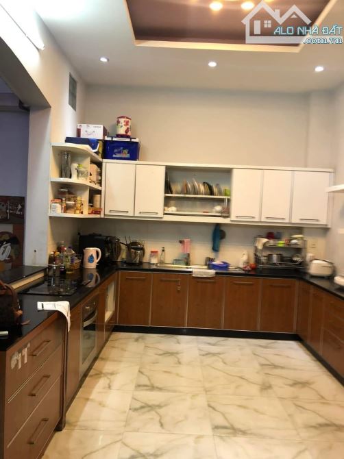 (Hot) Cần bán nhà giá rẻ hxh Văn Chung 4,3mx24m 4 tầng giá 13,2 tỷ ngay nhà ga T3 - 2