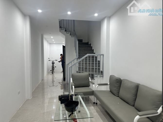 BÁN NHÀ ĐẸP ÂU CƠ - 38M2 - 3 TẦNG - DÂN XÂY – VỊ TRÍ HIẾM – GIÁ CHỈ 3.55 TỶ