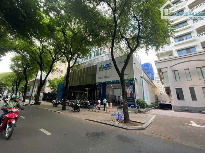 650 tỷ! Bán nhà phố MT Đ. Nguyễn Du, Q.PN – NH 37x70m – 2 tầng - 2