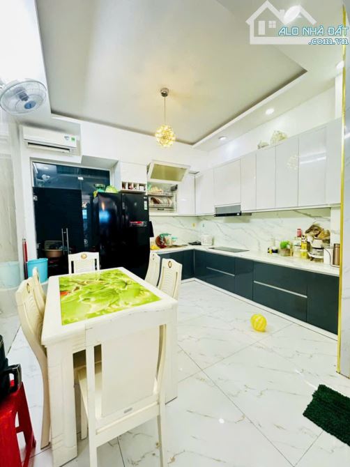 Bán nhà mặt tiền hẻm Dương Cát Lợi, Nhà Bè, Dt  4 x15m, 3 lầu. Giá 6,79 tỷ - 2