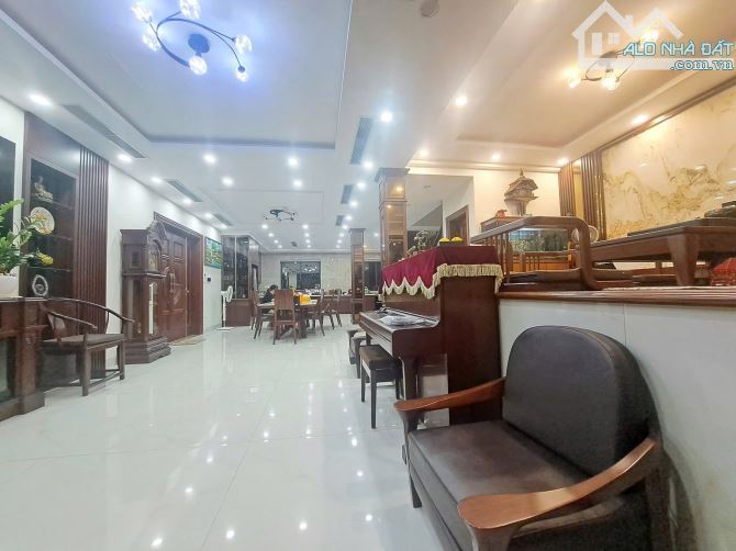CẦN BÁN GẤP BIỆT THỰ VIP HÀ ĐÔNG,LÔ GÓC -CÓ HẦM -VIEW VƯỜN HOA,DT 180M -4  TẦNG. - 1