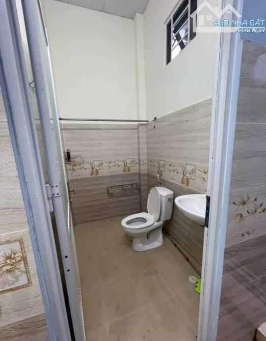 Chú Hùng gừi bán gấp căn nhà ở Tân Phú Trung- Củ Chi. DT 103m2, Giá chỉ có 910tr, SHR - 2