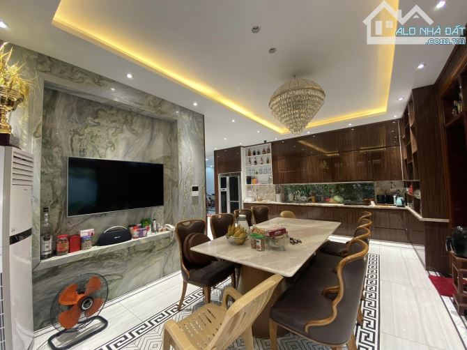 Chính chủ bán nhà 96 Ngô Gia Tự Việt Hưng - 96m 5tầng mới thang máy - ôtô tránh kinh doanh - 2