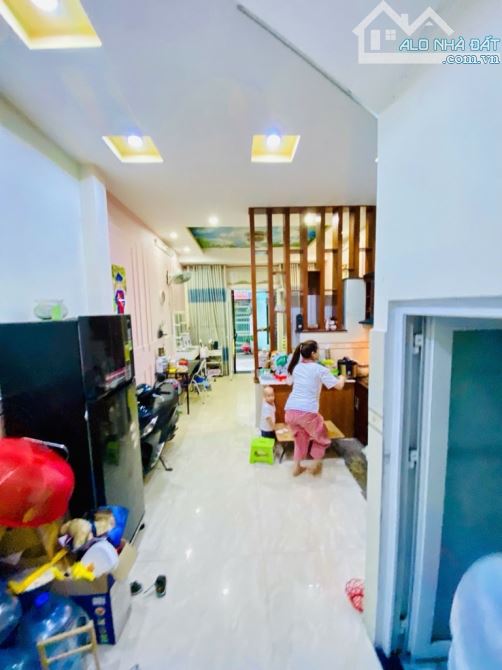 Bán nhà 5 tầng  8×11 chia thành 2 căn riêng biệt khu chợ bà hom - 2