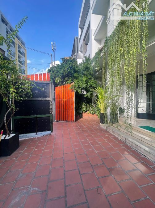 Biệt Thự Sân Vườn 240m2 giữa trung tâm Quận 10, 11x22, 3 tầng, chỉ 40 tỷ - 2