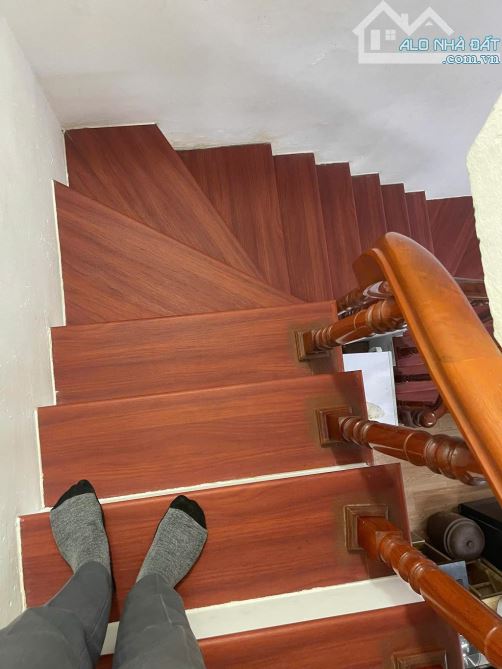 CHỈ 6 TỶ BÉ . 3 GÁC ĐỖ CỬA . GẦN PHỐ Ô TÔ .  36 M2 . 3 NGỦ  NHÀ KHUNG CỘT CHẮC CHẮC . SDCC - 2