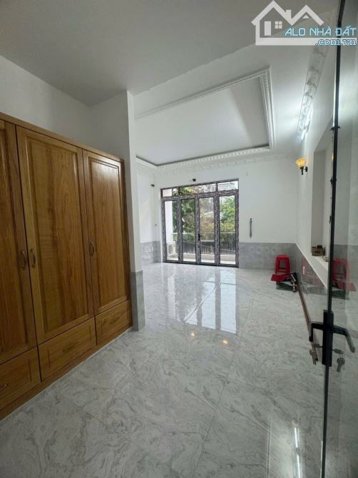 Chuyển nhượng căn nhà 1 trệt 3 lầu, tặng 10 phòng ngủ xịn sò, Tại trung tâm TP Bà Rịa - 2