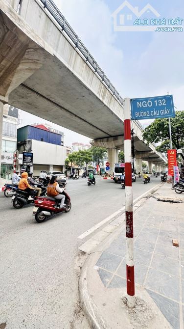 Bán đất tại Cầu Giấy,diện tích  110m2, view đẹp hàng hiếm, 30m ra ô tô, giá 20.6 tỷ