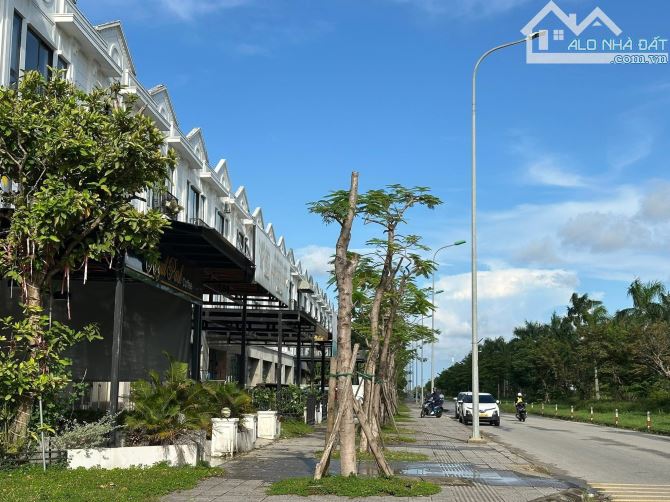 Cần bán Shophouse Royal Park 3 mặt tiền đường chínH LÊ ĐỨC ANH - đường 60M - Giá chỉ 8,xty - 2