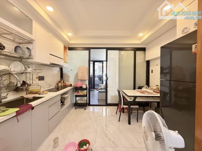 BÁN NHÀ MẶT TIỀN THÍCH QUÃNG ĐỨC - PHÚ NHUẬN - 5 TẦNG - 4M × 15M - 14.XTỎI - 2