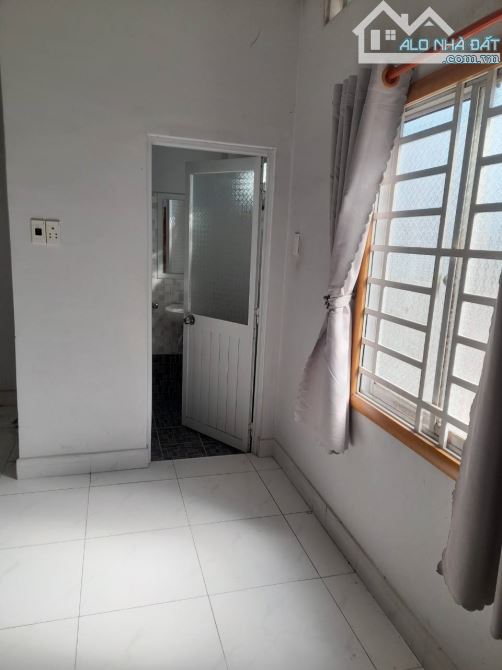 NHÀ CẤP 4 GÁC ĐÚC – HẺM 305  Diện tích: 5 x 16m – Thổ cư 60m² – Nở hậu 5.2m - 2