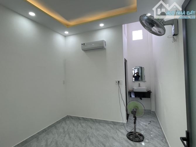 NHÀ ĐẸP 2 TẦNG GẦN COOPMART TRƯỜNG CHINH 56M2 CHỈ 5,2 TỶ - 2