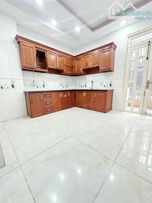 BÁN GẤP! NHÀ NGUYỄN VĂN CỪ, QUẬN 1 - 4 PHÒNG NGỦ - NỞ HẬU - CHỈ 8 TỶ! - 2