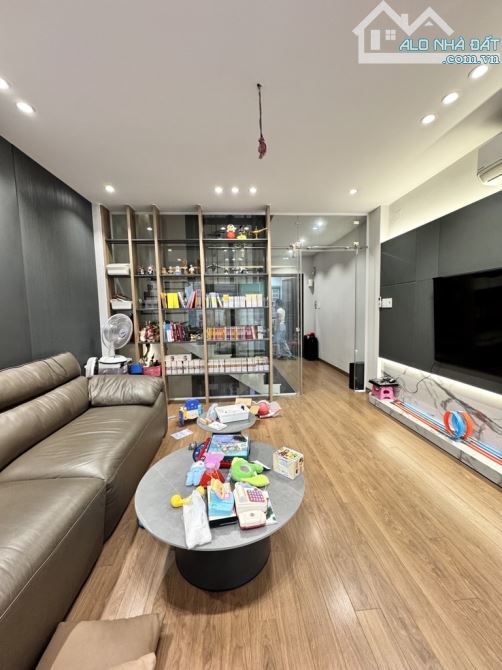 Bán nhà Nguyễn Văn Công, phường 3, Gò Vấp, 62m2, thang máy, 3 bước ra mặt tiền, giá 9.5 tỷ - 2
