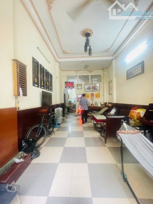 Quận 5 Nguyễn Trãi Hẻm xe hơi 5 tầng 6pn dt 40m2 giá chỉ 7.9 tỷ - 2