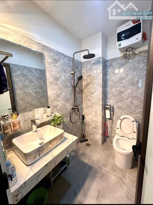Nhà lô góc, khu dân trí cao- Kề Lạc Trung- 37m- 7 tỷ 368 - 2