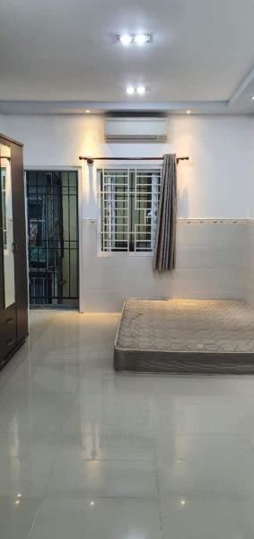 SÁT VÁCH QUẬN 1 - HẺM 1/ - 1 CĂN RA MT - NGÃ 4 HÀNG XANH - NGAY ĐH HUTECH - 50M2 - CHỈ 6.2 - 2