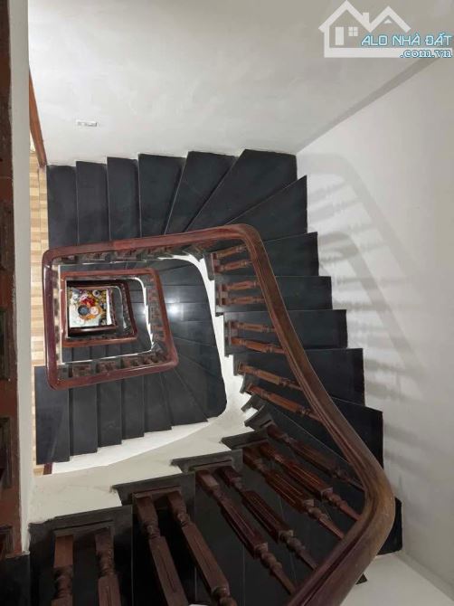 BỒ ĐỀ -LONG BIÊN NHÀ 3 THOÁNG-Ô TÔ ĐỖ CỬA-FULL NỘI THẤT Ở LUÔN  l - 2