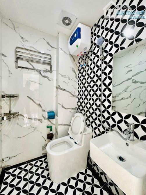 Cho Thuê CCMN 127 Hào Nam Đống Đa 25m2 Studio Cửa Sổ Thang Máy Gần Chợ Phòng Thoáng Sáng - 2