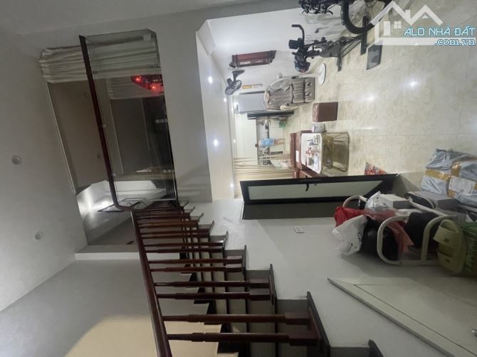 Mặt ngõ ô tô tránh 44/47m. 3,6mt.4 tầng.15tỷ8. Quoan thổ -Tôn Đức Thắng - 2