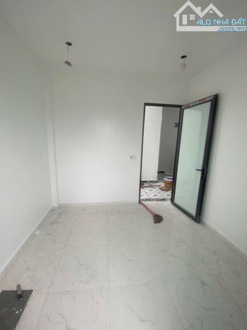 Cần bán gấp căn nhà 2,5 tầng mới xây độc lập Trần Tất Văn - 2